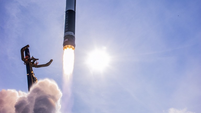 Частната компания Rocket Lab изстреля първата ракета с бизнес мисия