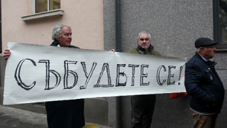 Седмина протестираха пред БНТ срещу задкулисието в съдебната система