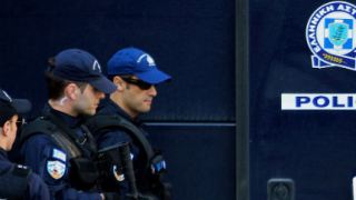 В Гърция арестуваха двама депутати от „Златна зора”