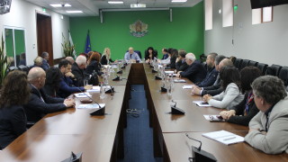Министърът на околната среда Емил Димитров проведе извънредна среща с