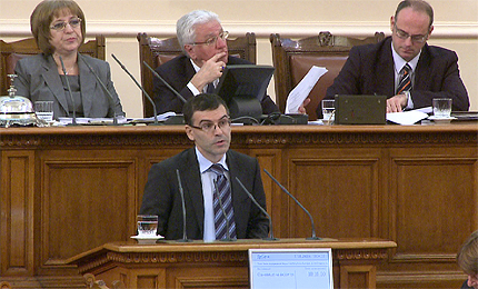 Дянков не казва и в парламента за антикризисната програма