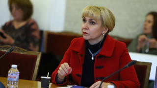 Омбудсманът на България Диана Ковачева призова социалния министър Иванка Шалапатова