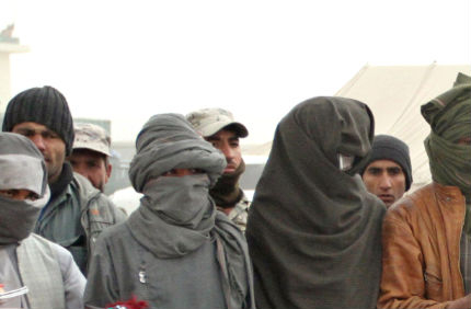 Талибани стреляха по правителствена делегация в Кандахaр