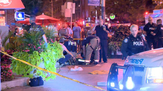 Двама убити и 12 ранени при стрелба в Торонто