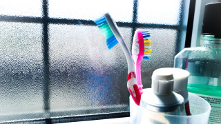 Помагат ли пастата за зъби и водата за уста срещу COVID-19