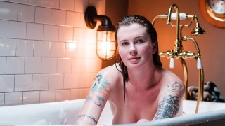 Няколко месеца след като обяви че е бременна Айрленд Болдуин