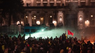 240 души са арестувани във Франция