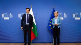 потвърди че председателят ѝ Урсула фон дер Лайен и бившият