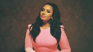 През последните години на Деми Ловато определено ѝ се струпаха