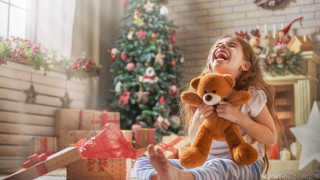 В Коледа много родители виждат възможност да компенсират всичко нематериално