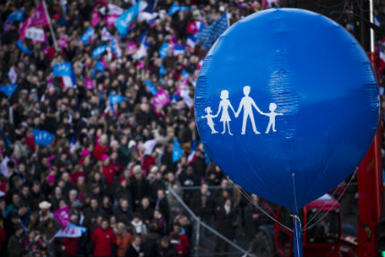 Стотици хиляди французи протестираха срещу еднополовите бракове
