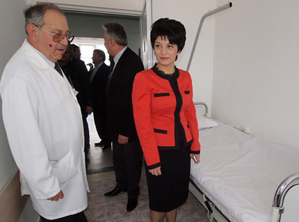 Атанасова призна, че няма време за всичко в здравеопазването