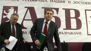 И ние можем да протестираме, отвърна Първанов на Борисов