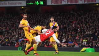 Жиру взриви Острова с гол в стил "Игита", Арсенал започна 2017-а с победа