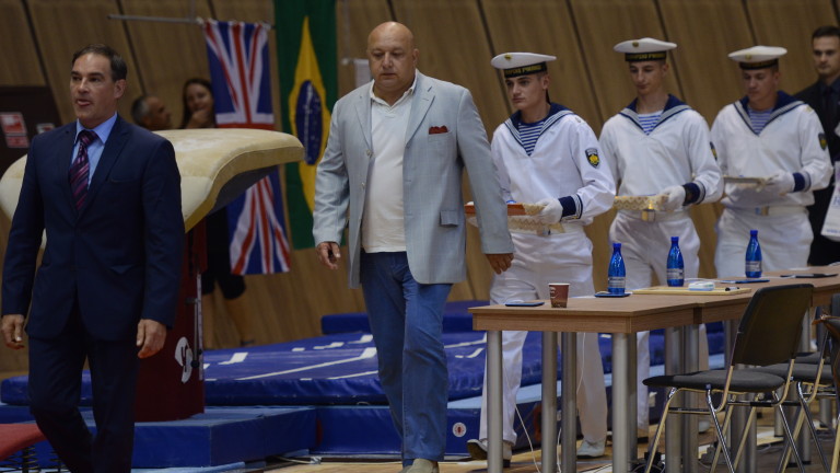 Министър Кралев награди призьорите от Световната купа по спортна гимнастика