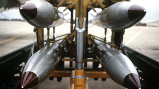 Ускореното разполагане на модернизирани американски ядрени оръжия B61 в бази