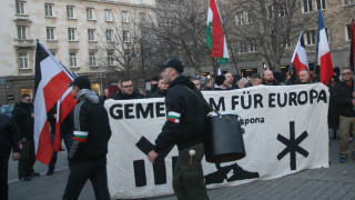 С патриотична музика и призив към участниците и присъстващите да