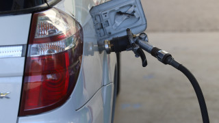 Цените на горивата в Гърция не спират да растат, все повече хора зареждат в България