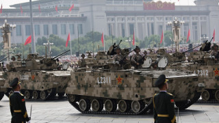 Китай показа новите си оръжия на мащабния военен парад в Пекин (снимки)
