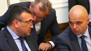 Двама столични полицаи са задържани при акция на вътрешна сигурност