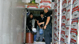 Спипаха 73-ма нелегални в камион с дини на „Кулата”