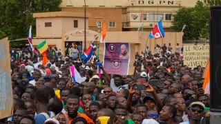 Военните които дойдоха на власт в Нигер поискаха френският посланик