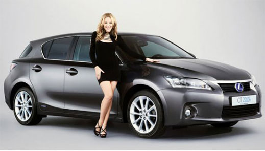 Кайли Миноуг се снабди с нов Lexus 