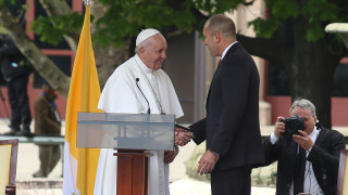 Президентът Румен Радев поздрави папа Франциск година след посещението му