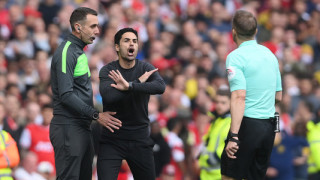 Арсенал се бори за титлата във Висшата лига и има