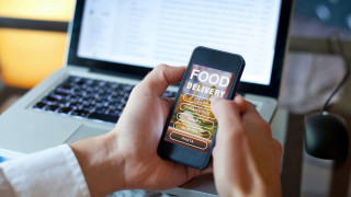 Takeaway com онлайн лидер в доставките на храна в Европа придоби
