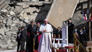 Папа Франциск се помоли за жертвите на войната срещу терористите