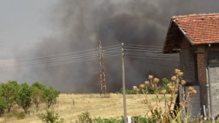 Евакуират Старосел заради огнено бедствие съобщава БНР Пожарът е избухнал