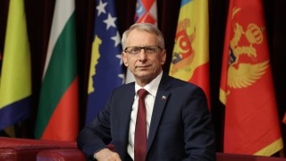 България работи активно за свързаността в Източна Европа, увери Денков