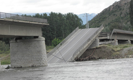 Мост на река Искър може да се скъса