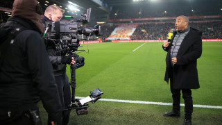 Легендата Джон Барнс иска сезонът в английското първенство да бъде