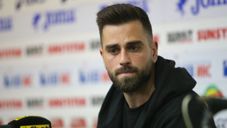 На 10 февруари Славия подписа договор с 25 годишния австралийски халф