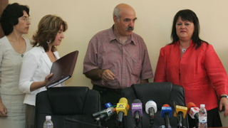 На бармани, скрити в хладилник, се натъкнали инспектори по труда