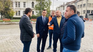 Кметът на София Васил Терзиев провери маркировката на площад Св