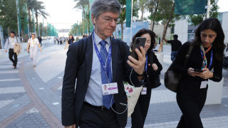 Проф. Джефри Сакс: „Една личност разрушава световната икономика“
