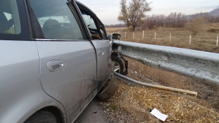 Мъж загина при катастрофа между тир и кола на пътя Калотина-София