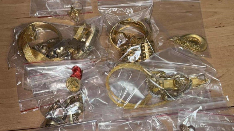 Задържаха златни бижута за 78 000 лв. на ГКПП "Лесово"