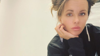 Кейт Бекинсейл обича редовно да споделя с милионите си последователи