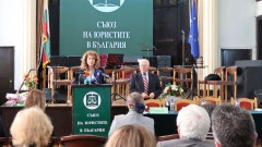 Илияна Йотова: Политиците трябва да се въздържат от намеса в работата на юристите