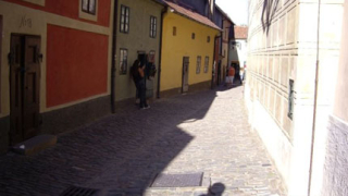Затварят Златната уличка в Прага