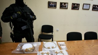 Четири лица между които и иманяр и служител на ДАНС