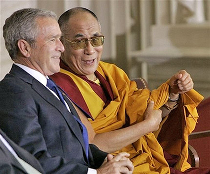САЩ награди Далай Лама със златен медал