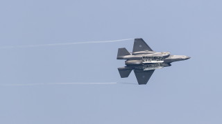 Американски изтребител F 35 се приземи аварийно в американска военновъздушна база