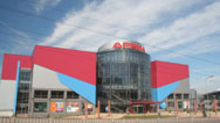 Горя кино "Арена" в "Младост"
