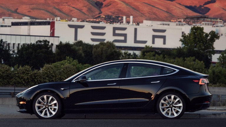 Въпреки възстановяването: Tesla се срива на най-големия пазар на електромобили