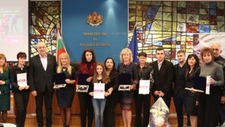 Зам министърът на младежта и спорта Стоян Андонов връчи почетни плакети